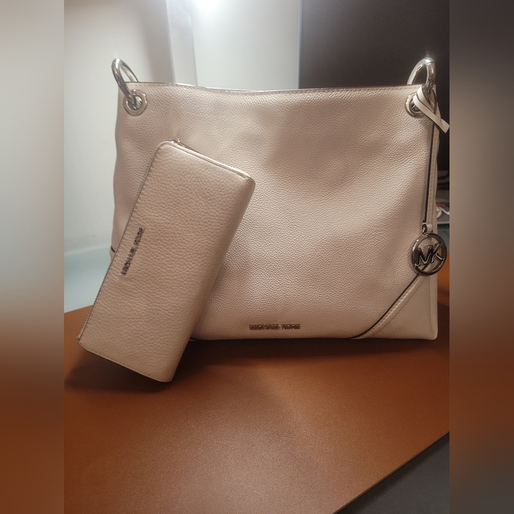 Michael Kors White / Light Cream Bag and Wallet Set